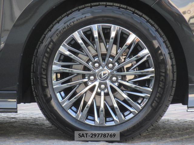 Lexus LM 2024-02 8362004-3