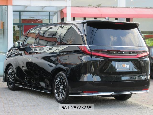 Lexus LM 2024-02 8362004-4