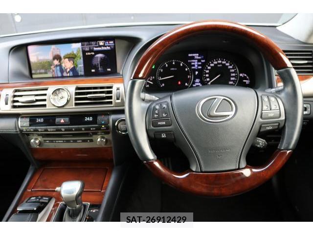 Lexus LS 2013-05 8363603-2