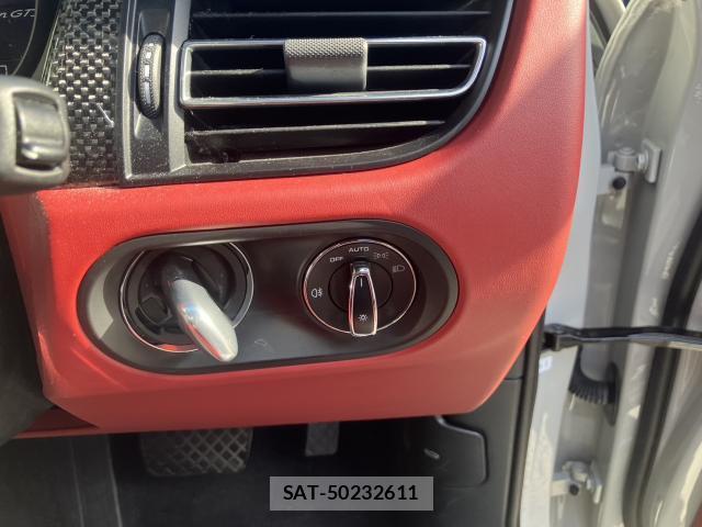 Porsche MACAN 2023-09 8360940-12
