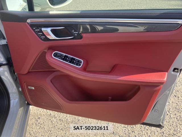 Porsche MACAN 2023-09 8360940-14