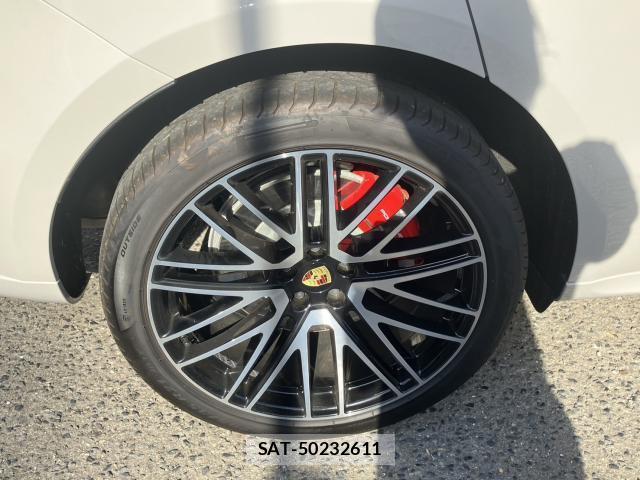 Porsche MACAN 2023-09 8360940-16
