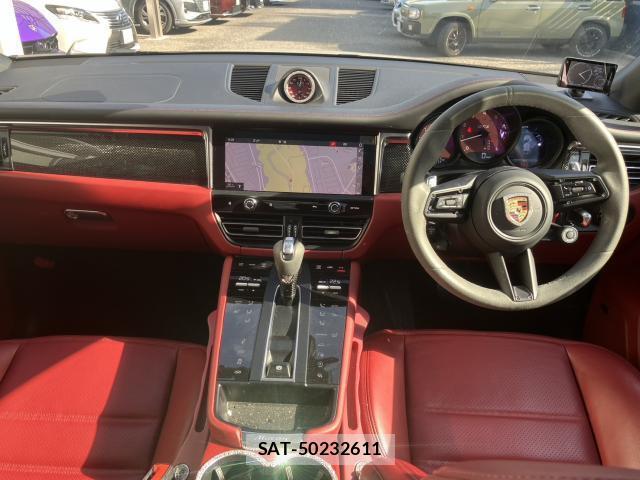 Porsche MACAN 2023-09 8360940-2
