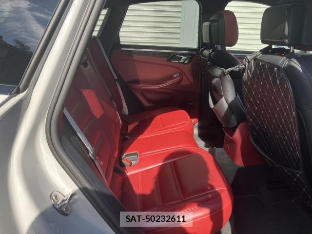 Porsche MACAN 2023-09 8360940-4