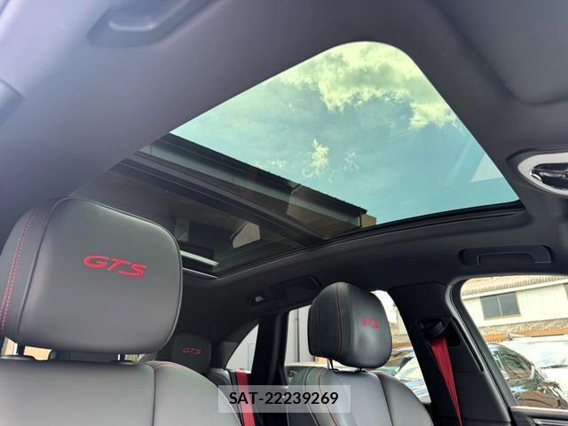 Porsche MACAN 2020-11 8361656-1