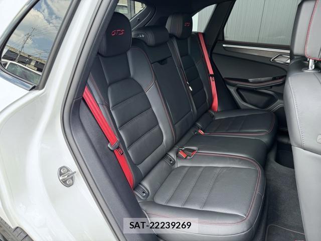 Porsche MACAN 2020-11 8361656-12