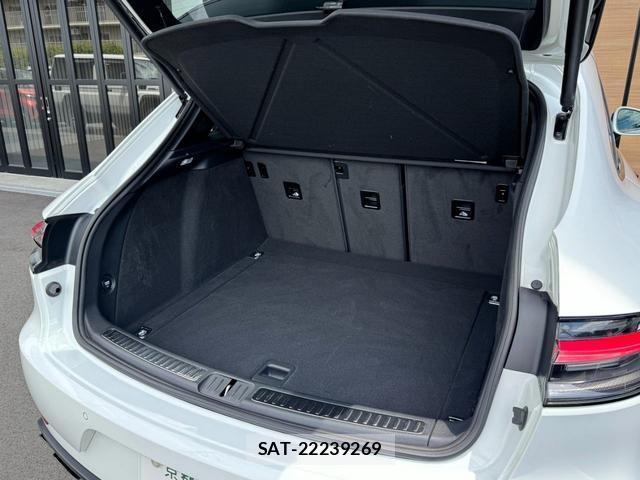 Porsche MACAN 2020-11 8361656-13