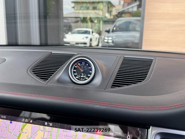 Porsche MACAN 2020-11 8361656-2
