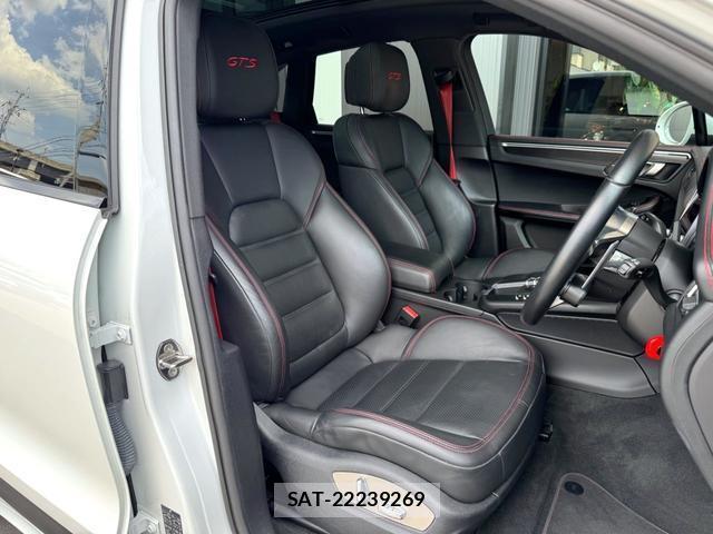 Porsche MACAN 2020-11 8361656-4
