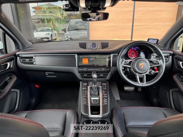 Porsche MACAN 2020-11 8361656-7