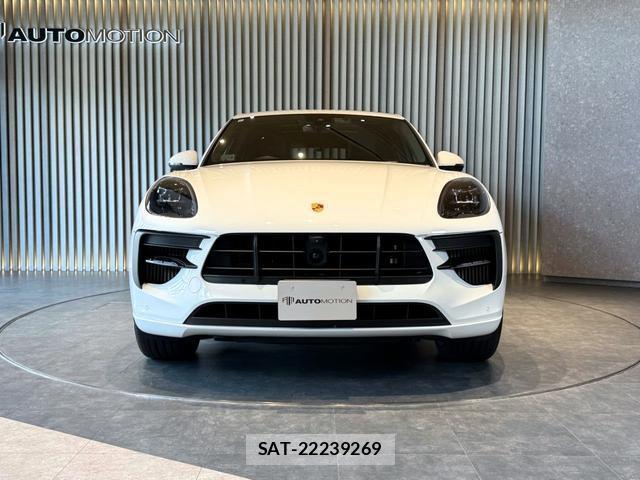 Porsche MACAN 2020-11 8361656-9
