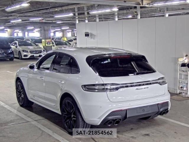 Porsche MACAN 2022-03 8362088-1