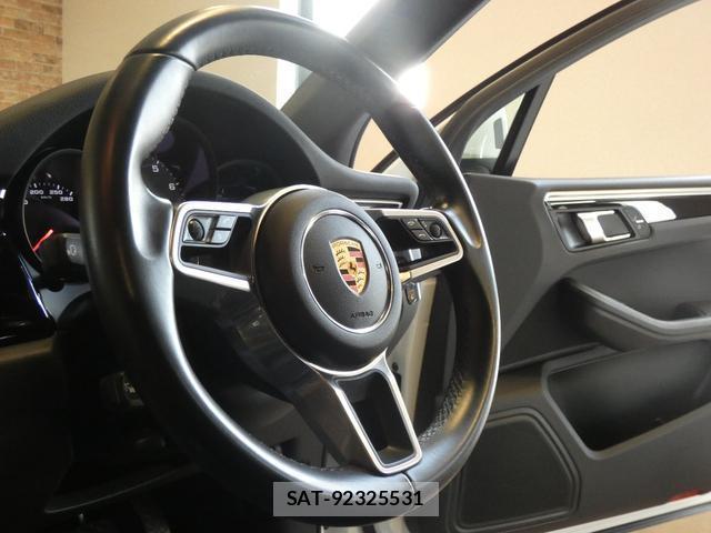 Porsche MACAN 2020-06 8363813-10