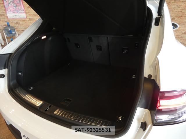 Porsche MACAN 2020-06 8363813-18