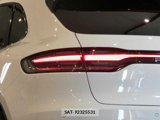 Porsche MACAN 2020-06 8363813-3