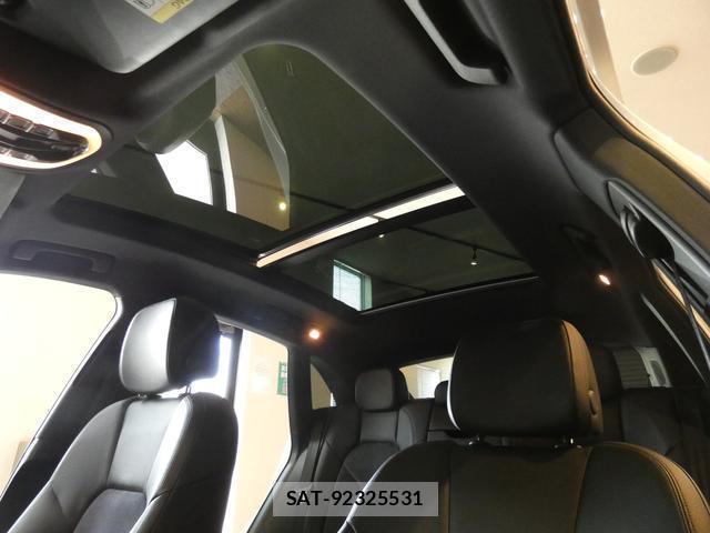 Porsche MACAN 2020-06 8363813-8
