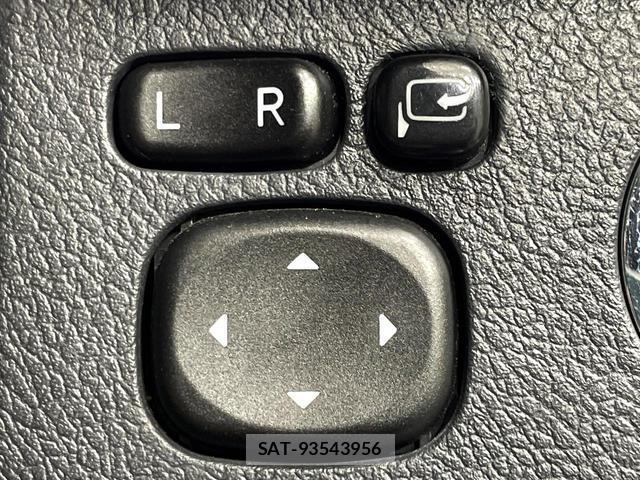 Toyota MARK X 2013-01 8361511-6