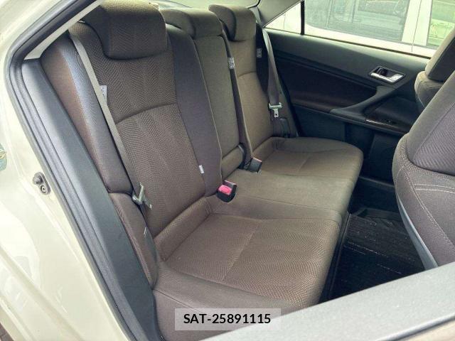 Toyota MARK X 2016-02 8362083-6