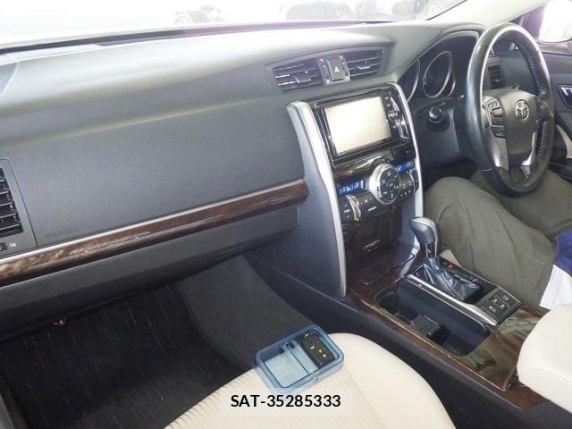 Toyota MARK X 2017-08 8363447-2