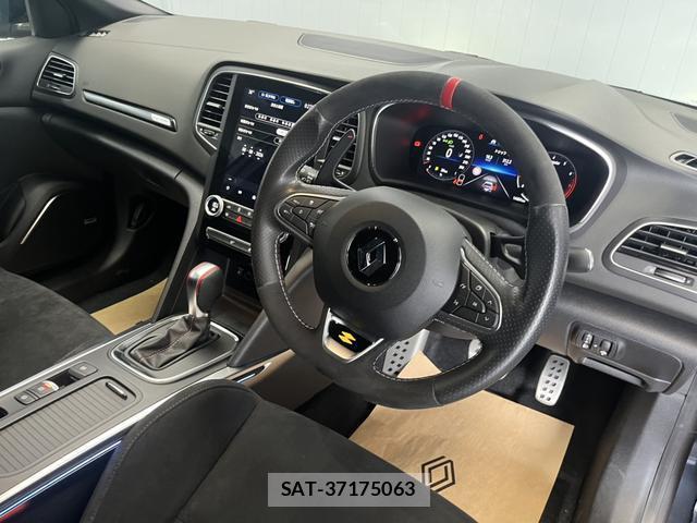 Renault MEGANE 2023-06 8363506-1