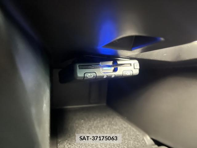 Renault MEGANE 2023-06 8363506-14