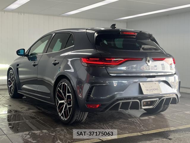 Renault MEGANE 2023-06 8363506-2