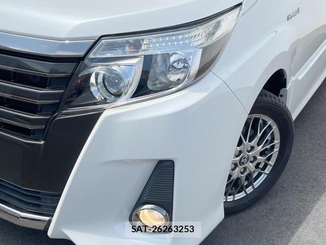 Toyota NOAH 2017-02 8360627-11