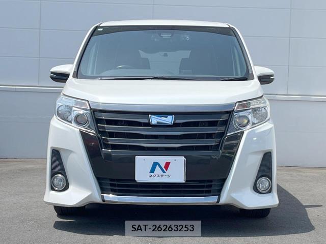 Toyota NOAH 2017-02 8360627-13