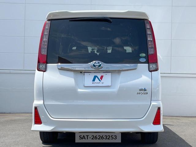 Toyota NOAH 2017-02 8360627-14