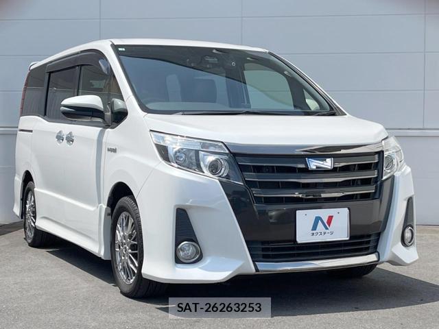 Toyota NOAH 2017-02 8360627-15