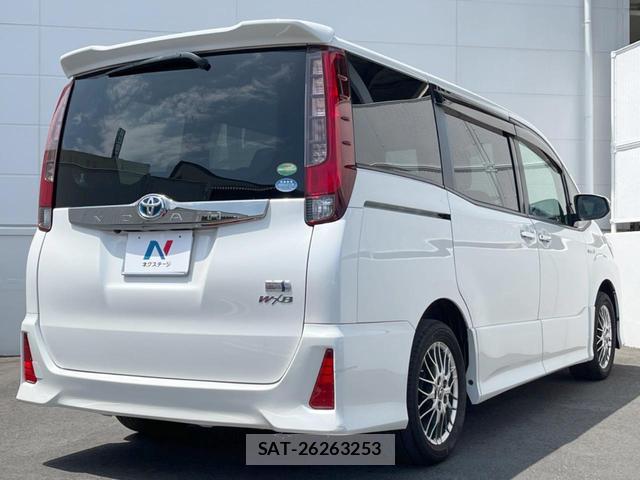 Toyota NOAH 2017-02 8360627-16