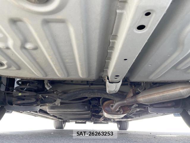 Toyota NOAH 2017-02 8360627-18