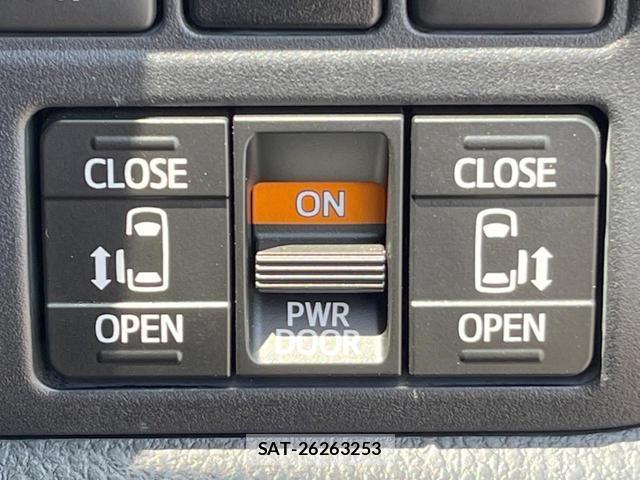 Toyota NOAH 2017-02 8360627-2