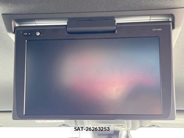 Toyota NOAH 2017-02 8360627-3