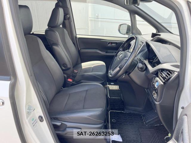 Toyota NOAH 2017-02 8360627-7