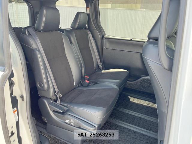 Toyota NOAH 2017-02 8360627-8