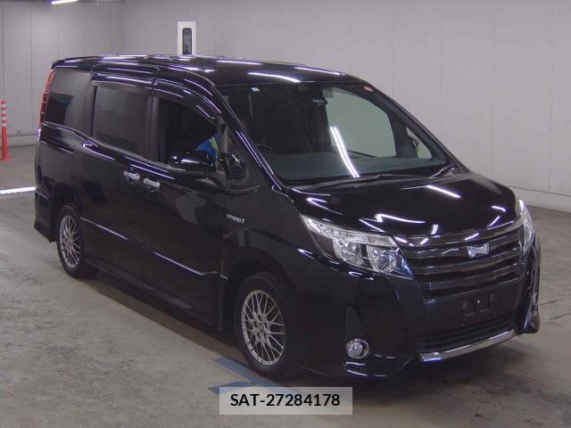 Toyota NOAH 2017-06 8360722-0