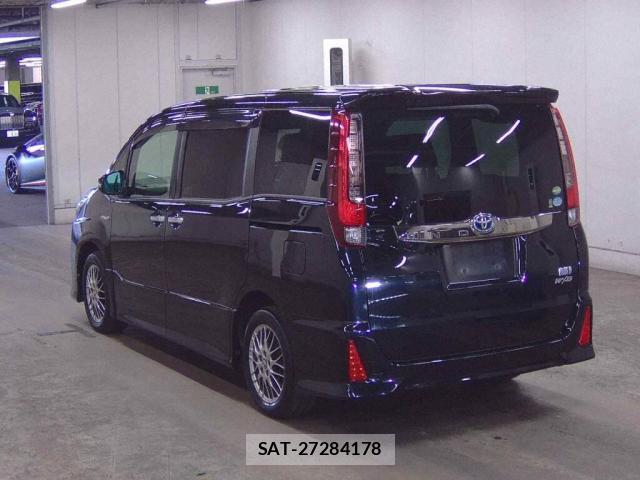 Toyota NOAH 2017-06 8360722-1
