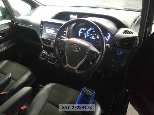 Toyota NOAH 2017-06 8360722-2