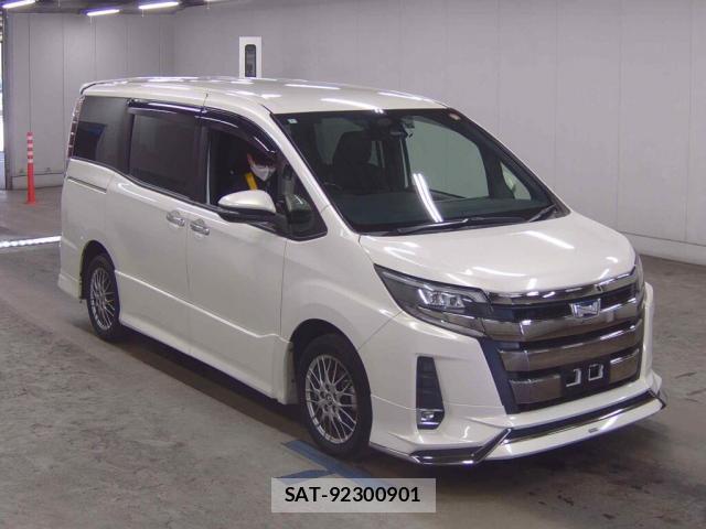 Toyota NOAH 2018-07 8360724-0