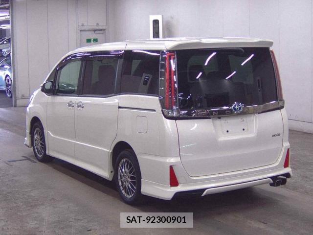 Toyota NOAH 2018-07 8360724-1