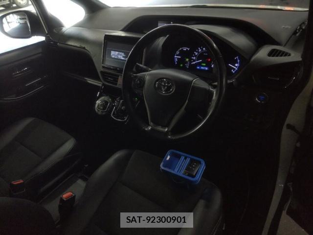 Toyota NOAH 2018-07 8360724-2