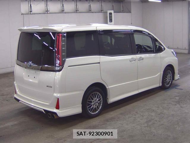 Toyota NOAH 2018-07 8360724-3
