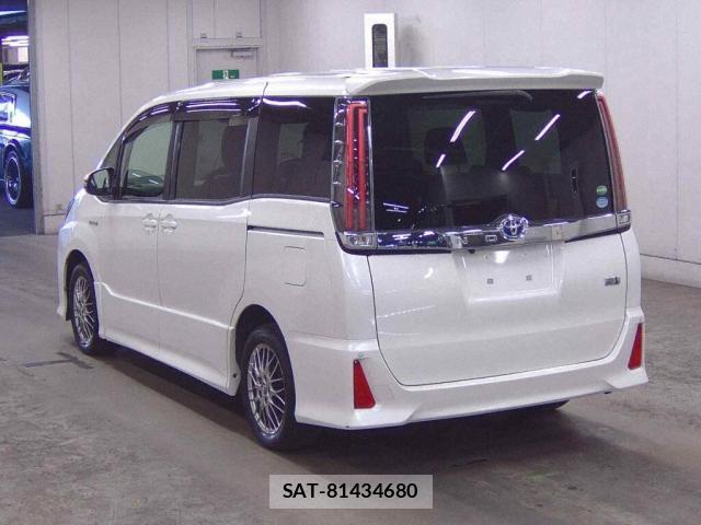 Toyota NOAH 2017-09 8360765-1