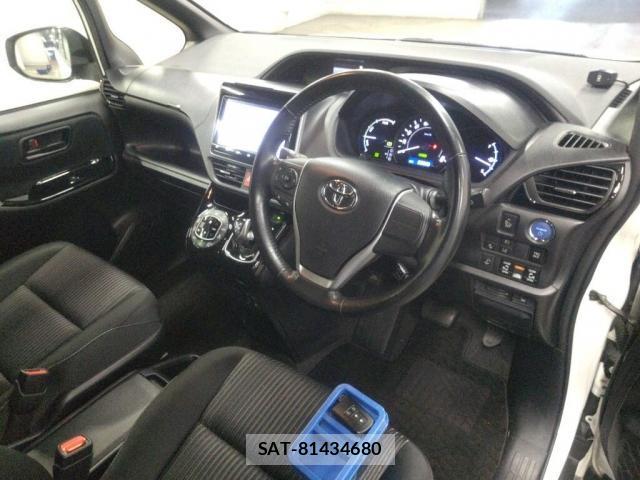 Toyota NOAH 2017-09 8360765-2