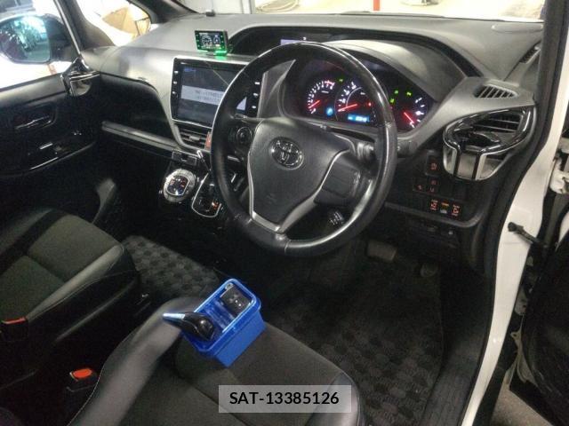Toyota NOAH 2021-01 8360780-2