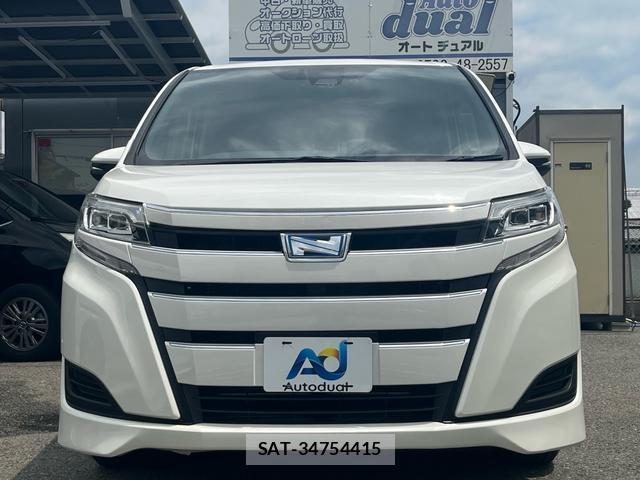 Toyota NOAH 2018-04 8361078-1