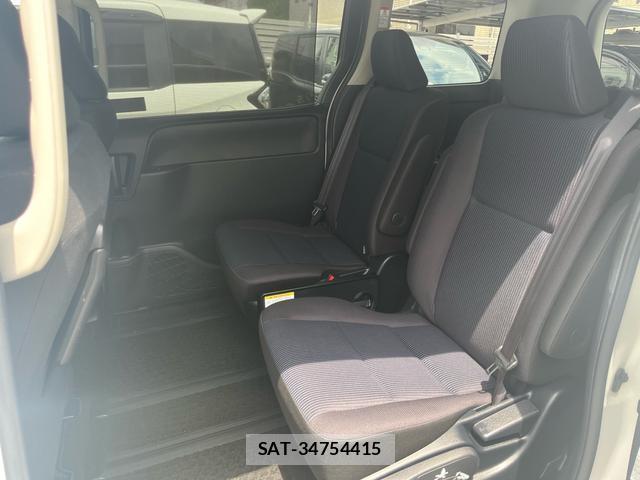 Toyota NOAH 2018-04 8361078-16