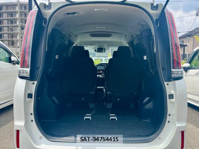 Toyota NOAH 2018-04 8361078-18