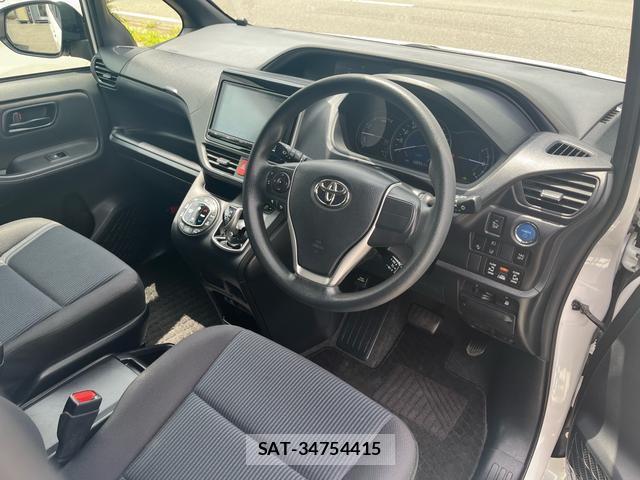 Toyota NOAH 2018-04 8361078-19